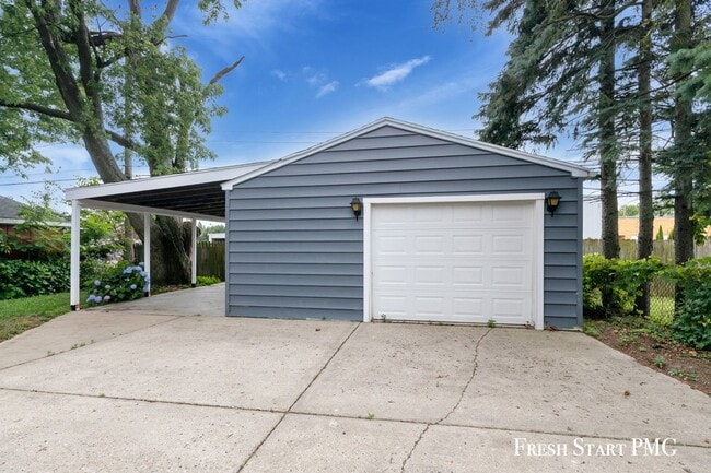 Building Photo - Updated 3 Bedroom Home