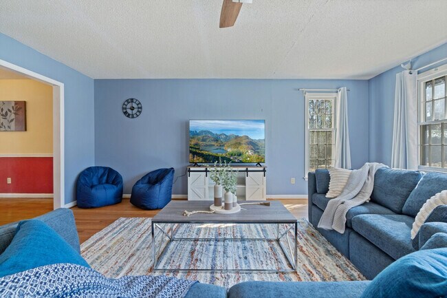 Building Photo - 750 SE Maynard Rd