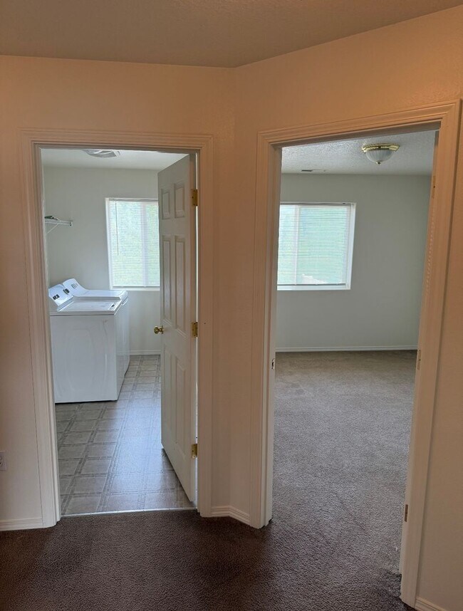 Building Photo - Spacious 4-Bedroom Rental Home in Prime Pa...
