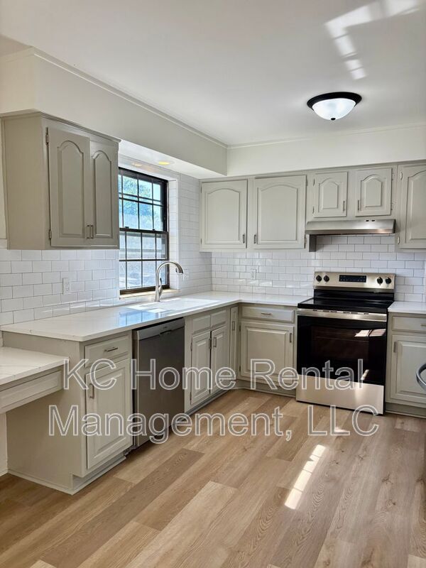 Building Photo - 10205 CedarBrooke Ln
