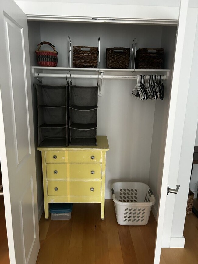 Building Photo - Studio Available September 1st!! - Fully Furnished - Great Portland Location!