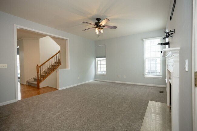 Building Photo - Spacious & Bright Home in Parks of Piedmon...