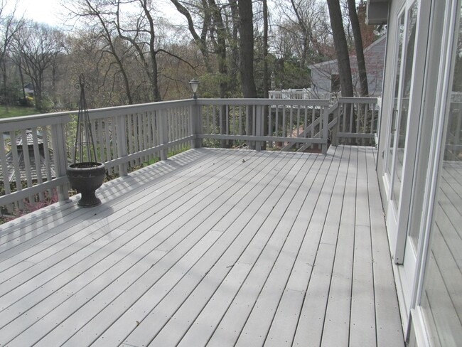 Building Photo - Five Bedroom Home on Portage Creek