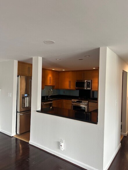 Building Photo - 13 Buena Vista St