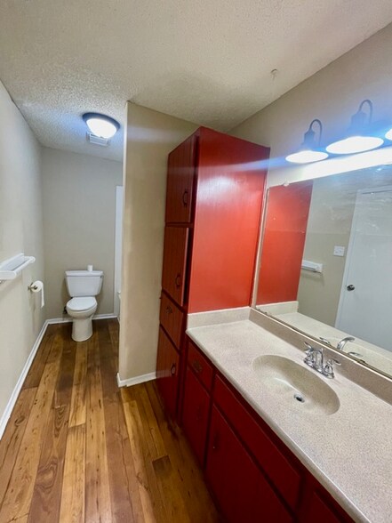 Building Photo - 2632 Colonial Ave