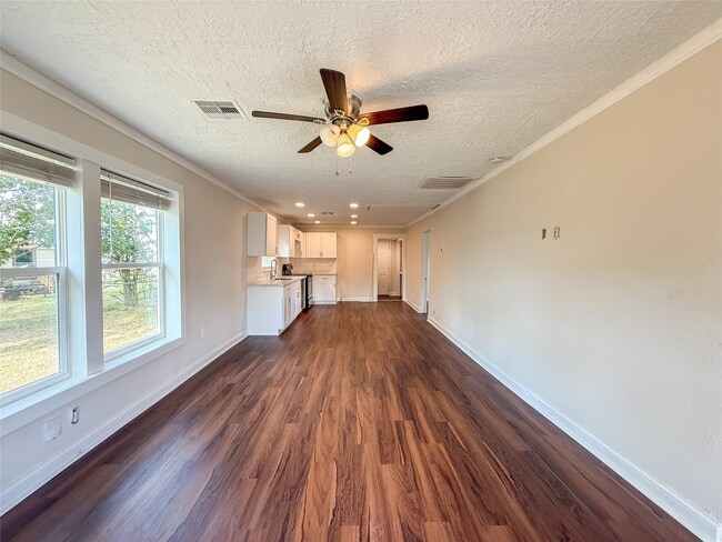 Building Photo - 6009 Jerrycrest Dr