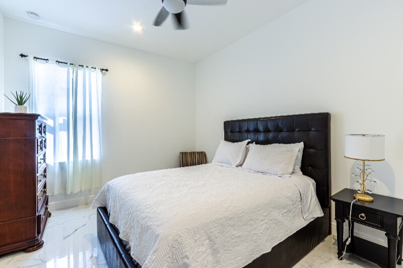 Building Photo - 2213 Simms St