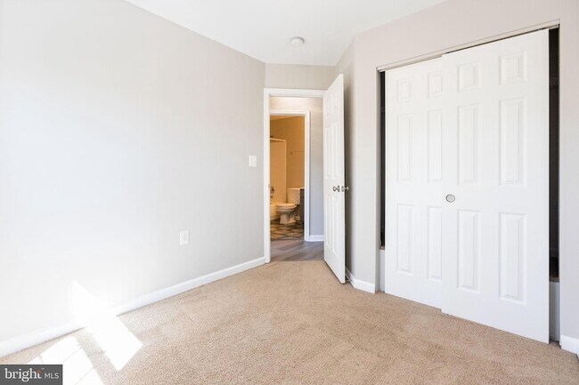 Building Photo - 104 Frazer Dr