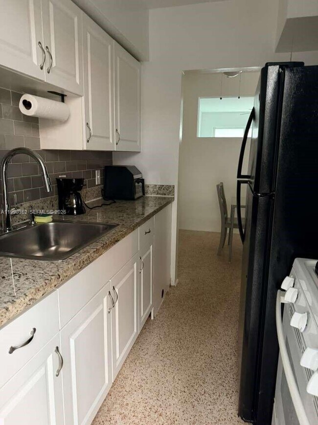 Building Photo - 790 81st St