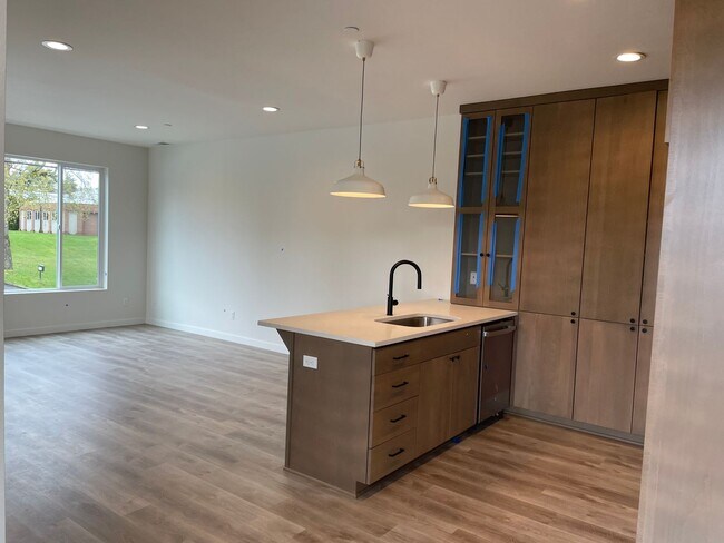 Building Photo - 5575 NE Killingsworth St