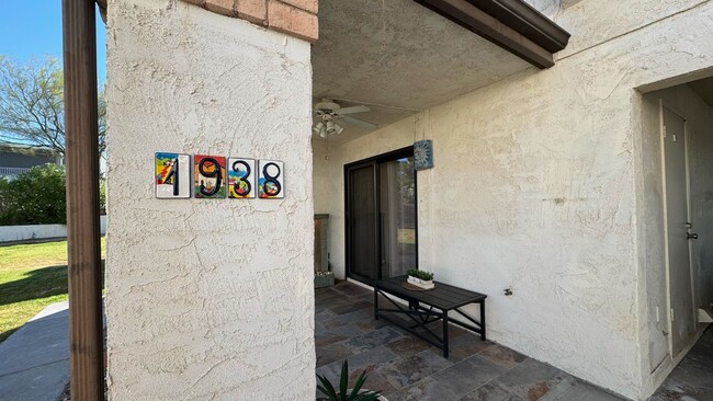 Building Photo - Furnished Vacation Condo w/ Community Pool**