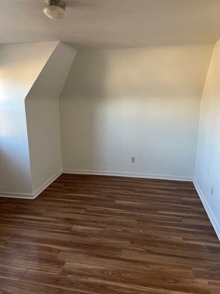 Building Photo - 900 Savannah Ave