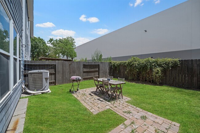 Building Photo - 6533 Castlebay Dr