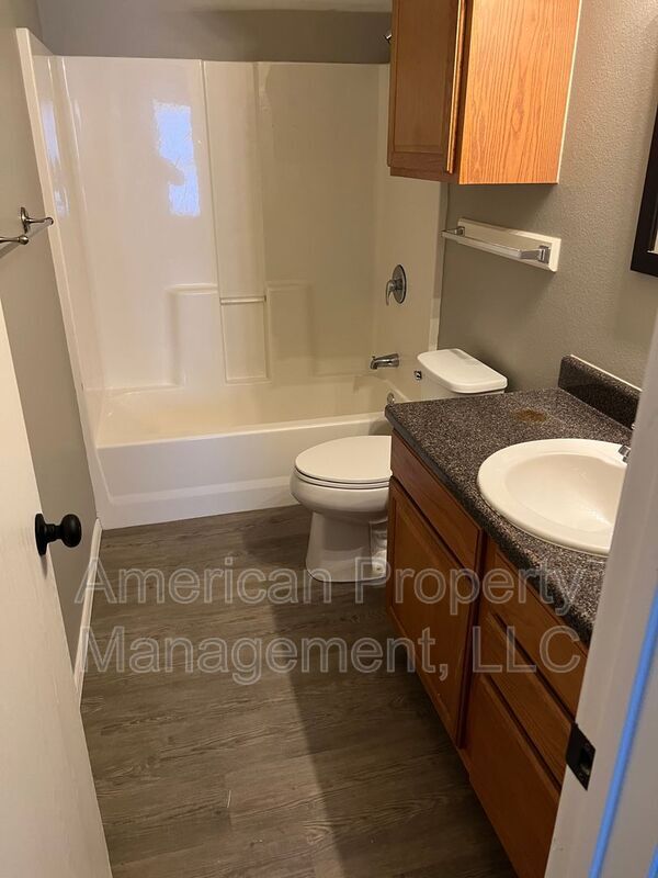 Building Photo - 4712 NE Wisconsin St