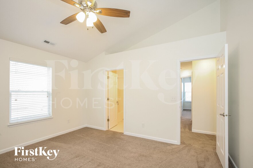 Building Photo - 467 Vernon Pl