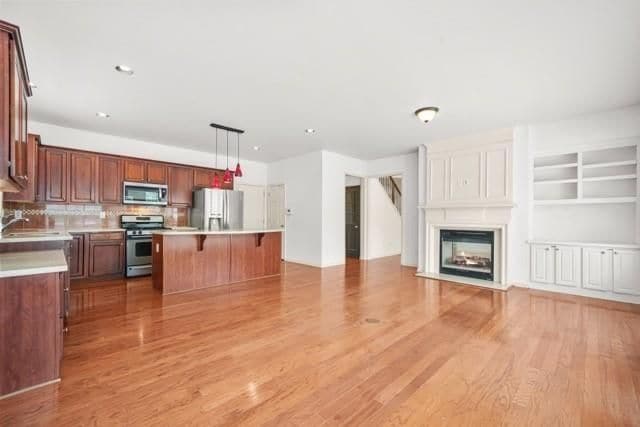 Building Photo - 585 Marylebone Dr