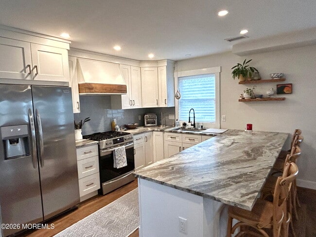 Building Photo - 403 8th Ave