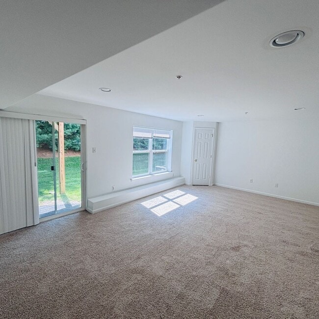 Building Photo - Located in the Highgates subdivision in Upper Macungie Township this 3 bedroom, 2.5 bath townhouse