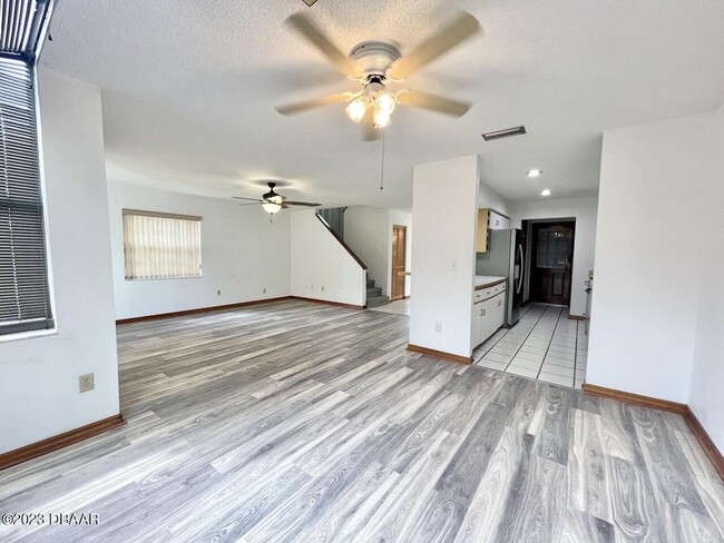Building Photo - 200 Florida Shores Blvd