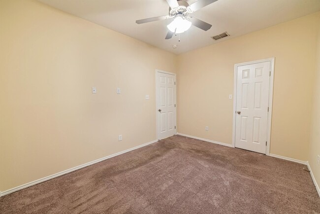 Building Photo - 3305 Charolais Dr