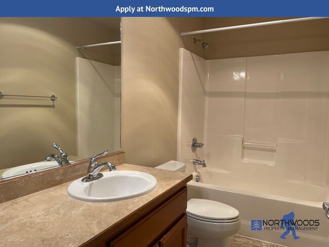 Building Photo - Very Nice 2 Bedroom 2 Bath Home Located in a 55+ Community in Central Point