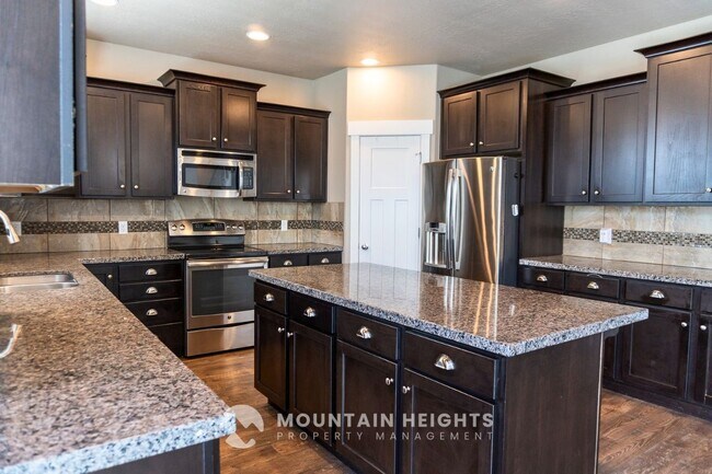 Building Photo - 3953 Sand Lake Dr