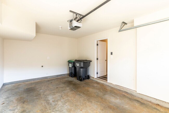 Building Photo - 3430 Montague St