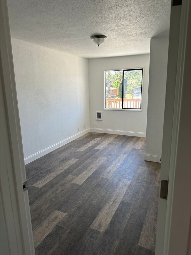 Building Photo - 3-bedroom 2 bath House