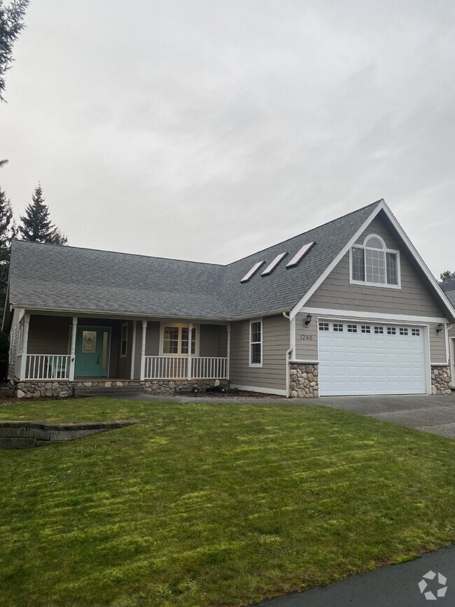 Building Photo - Spacious 3-Bed, 2-Bath Home in Walking Dis...