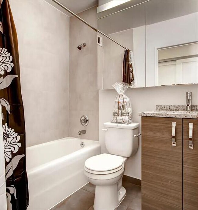 Building Photo - 399 E 34th St