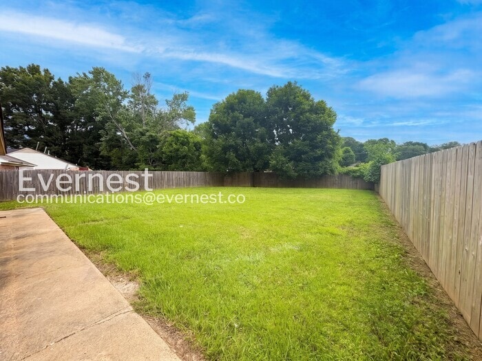Building Photo - 6230 Somerset Dr