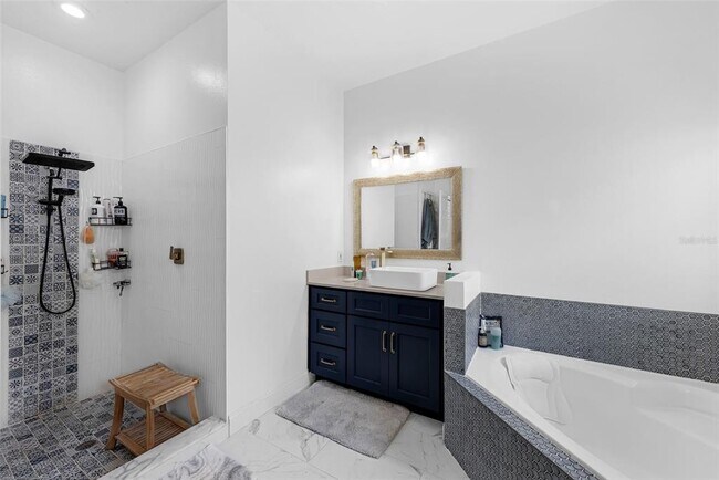 Building Photo - 2482 Huron Cir