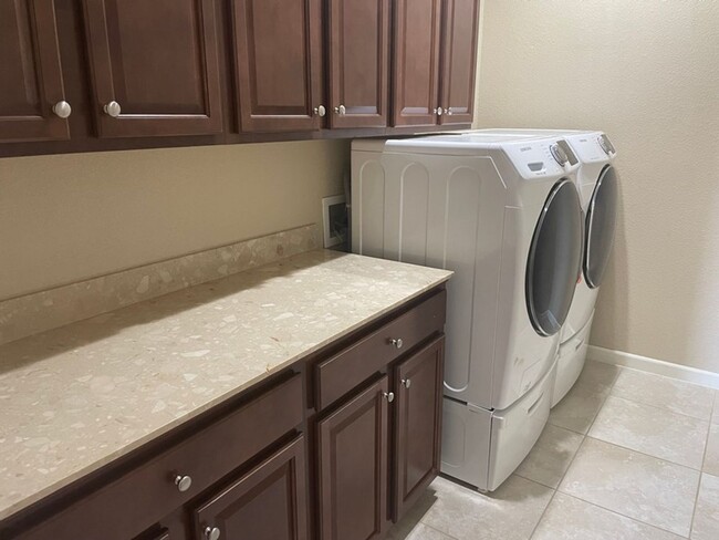 Building Photo - Beautiful Damonte Ranch Three Bedroom T...
