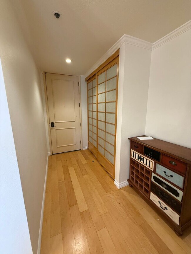 Building Photo - 2bed 2bath in Los Angeles