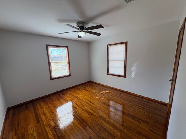 Building Photo - 118 Czar Ln