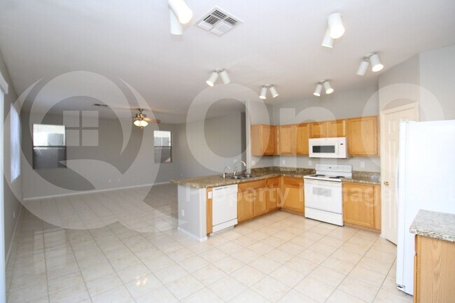 Building Photo - 490 W Ebony Way