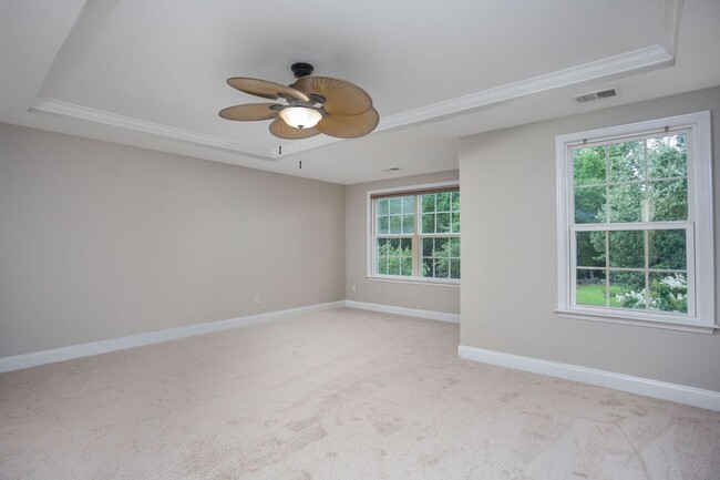 Building Photo - Move In Ready Three Bedroom Townhouse in C...