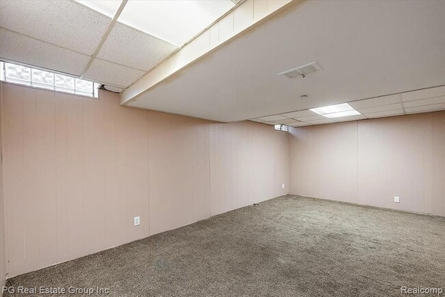 Building Photo - 1432 Oakbrook E Dr