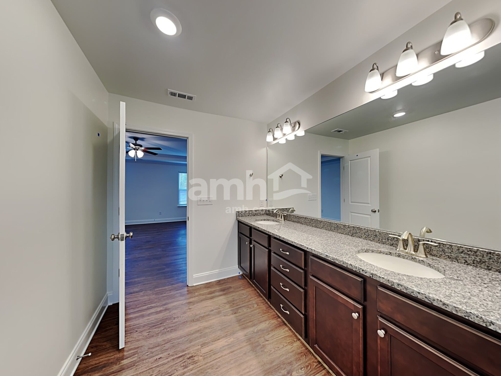 Building Photo - 1364 Lomond Dr