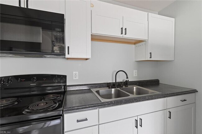 Building Photo - 200 Pullman Ave