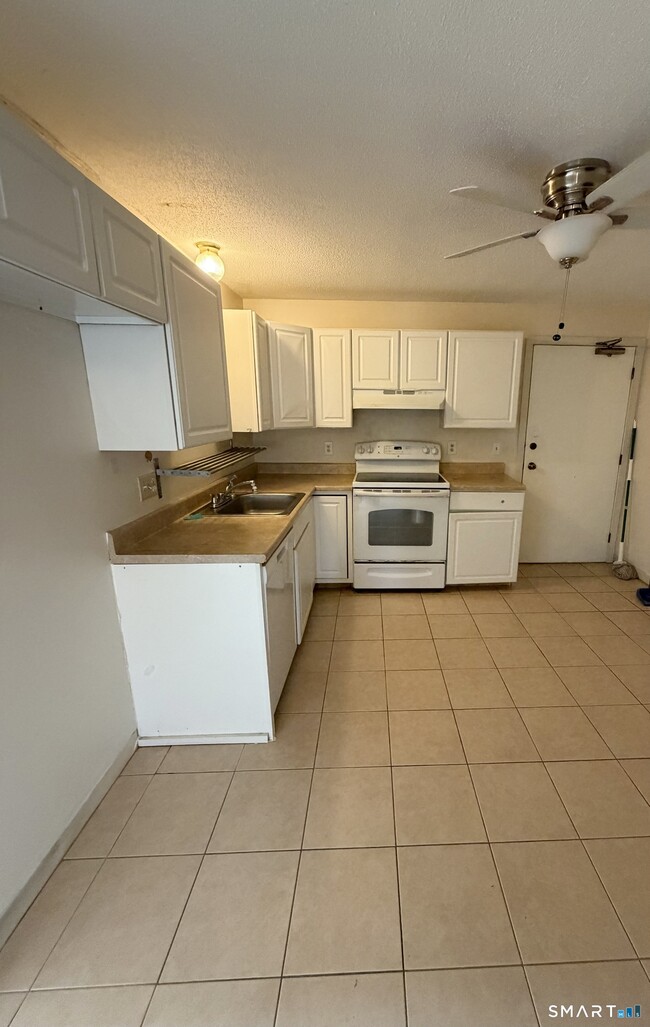 Building Photo - 33 River St