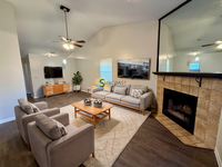 Building Photo - Cute 2BR/2BA Unit READY NOW!