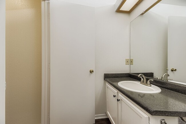 Building Photo - 6532 Freeport Dr
