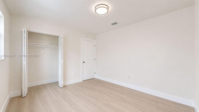 Building Photo - 1670 W 42nd St