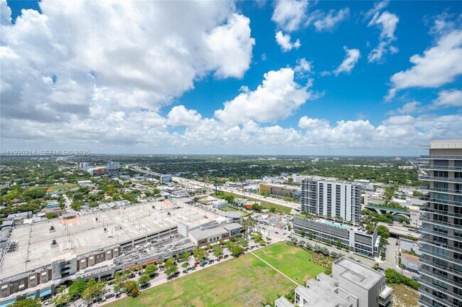 Building Photo - 121 NE 34th St