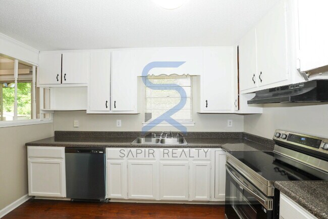 Building Photo - Peaceful Suburban Living Awaits – 3BR/1.5BA Home