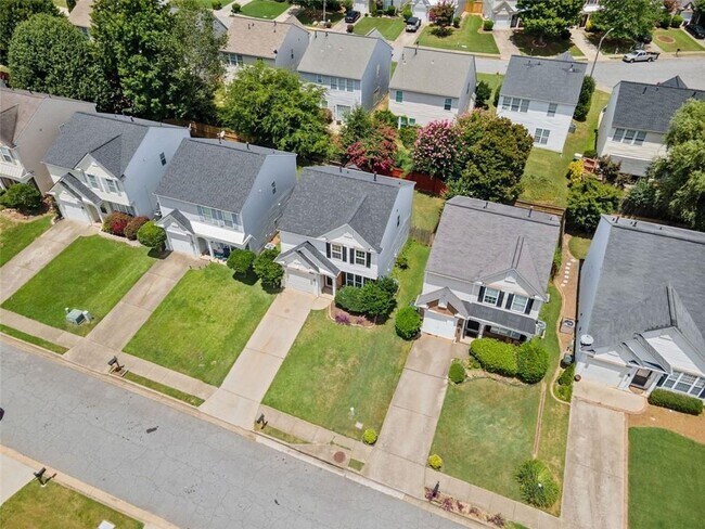 Building Photo - 1636 Heyford Cir NW