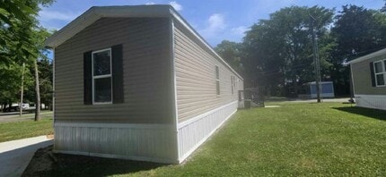 Building Photo - 1325 Wenlon Dr