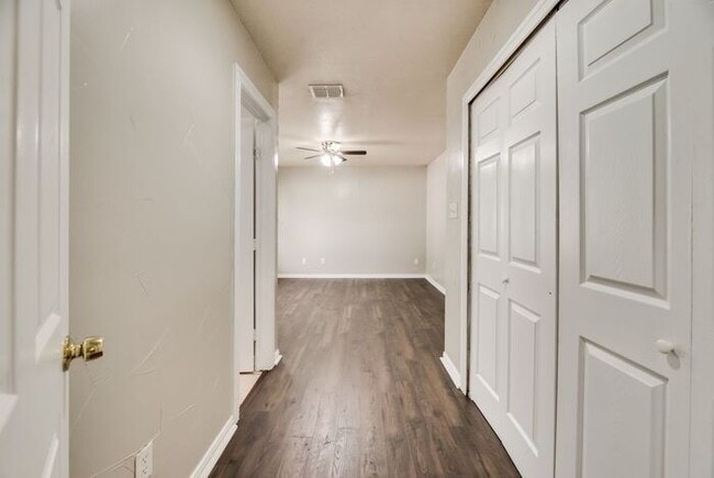 Building Photo - East Dallas Duplex