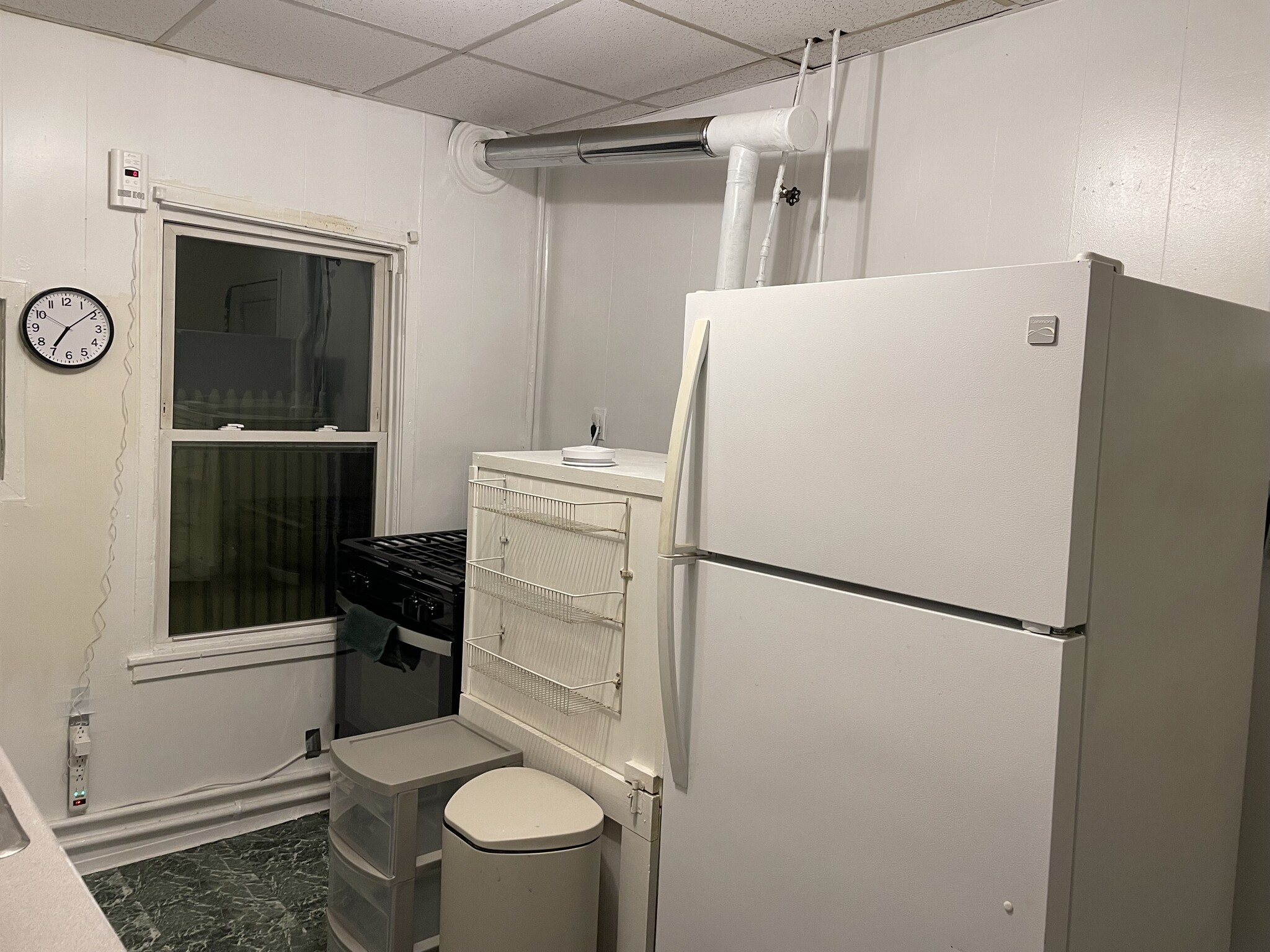 Kitchen - 1849 Highland Ave